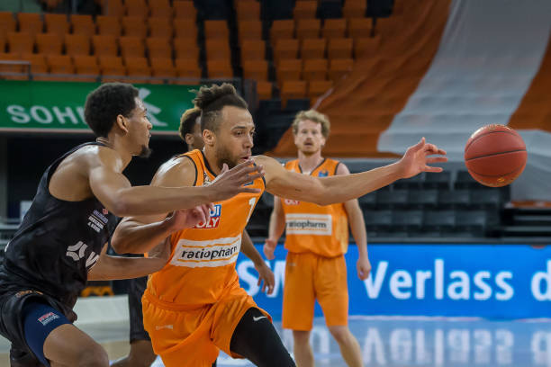 他与前妻因 他与前妻因